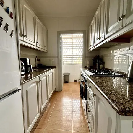 Sea Breeze Escape Apartment *